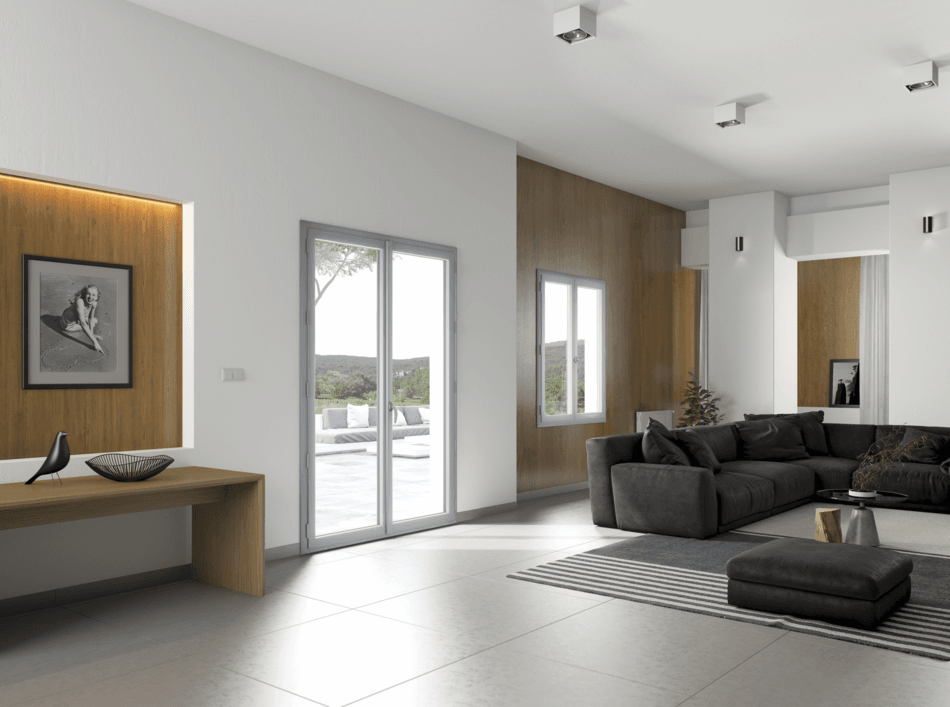 Portes-fenêtres dans un salon avec canapés noirs