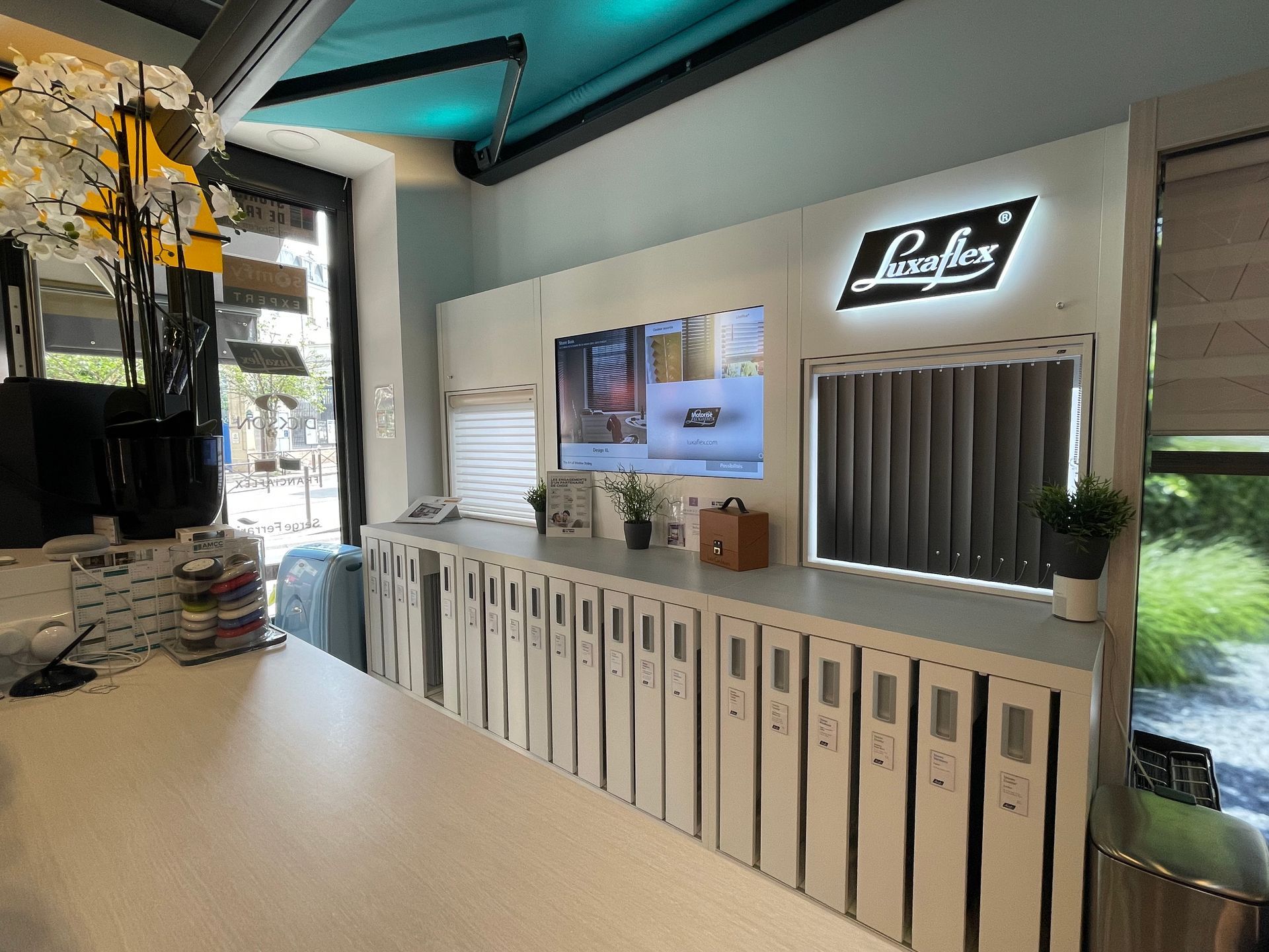 Intérieur de la boutique de Technistores