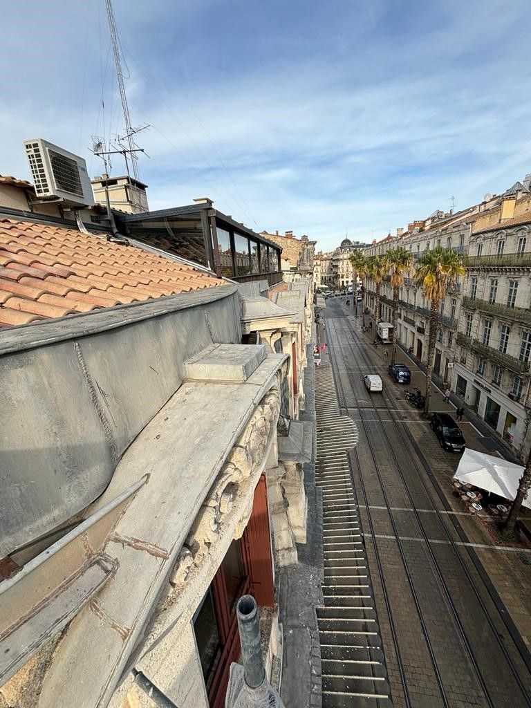 Vue de façade  et de la rue