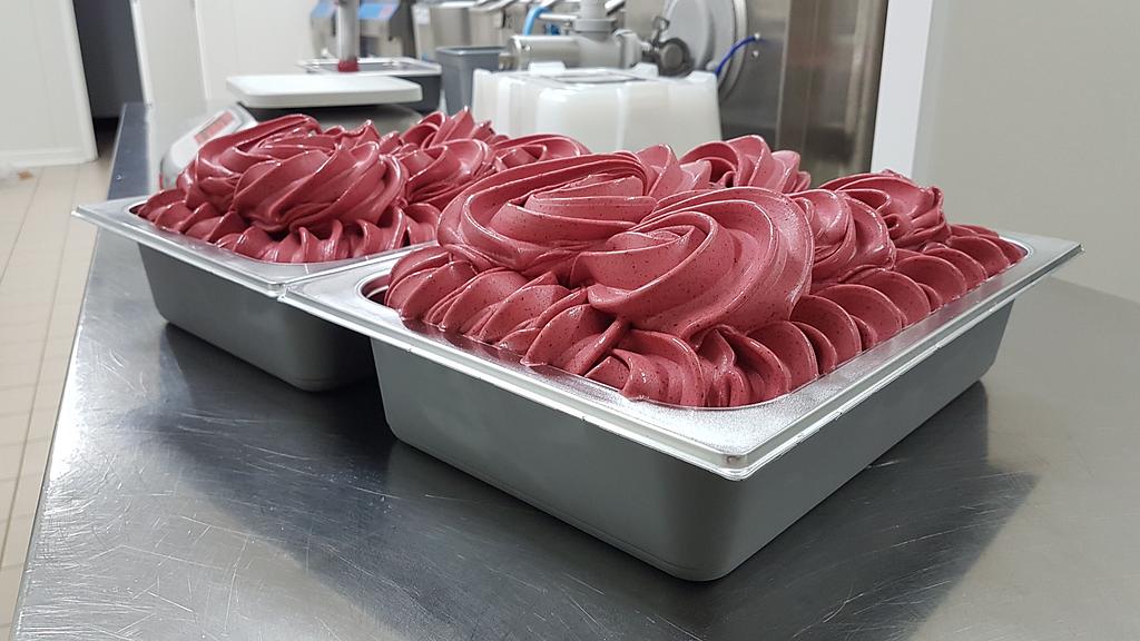 Bacs larges de sorbet fraise