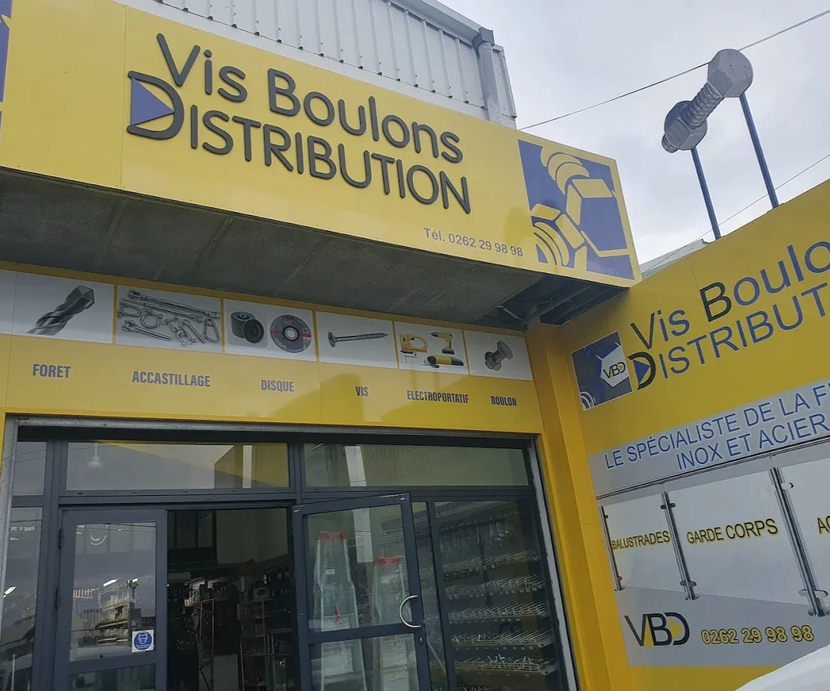 Extérieur du magasin de VIS BOULONS DISTRIBUTION.