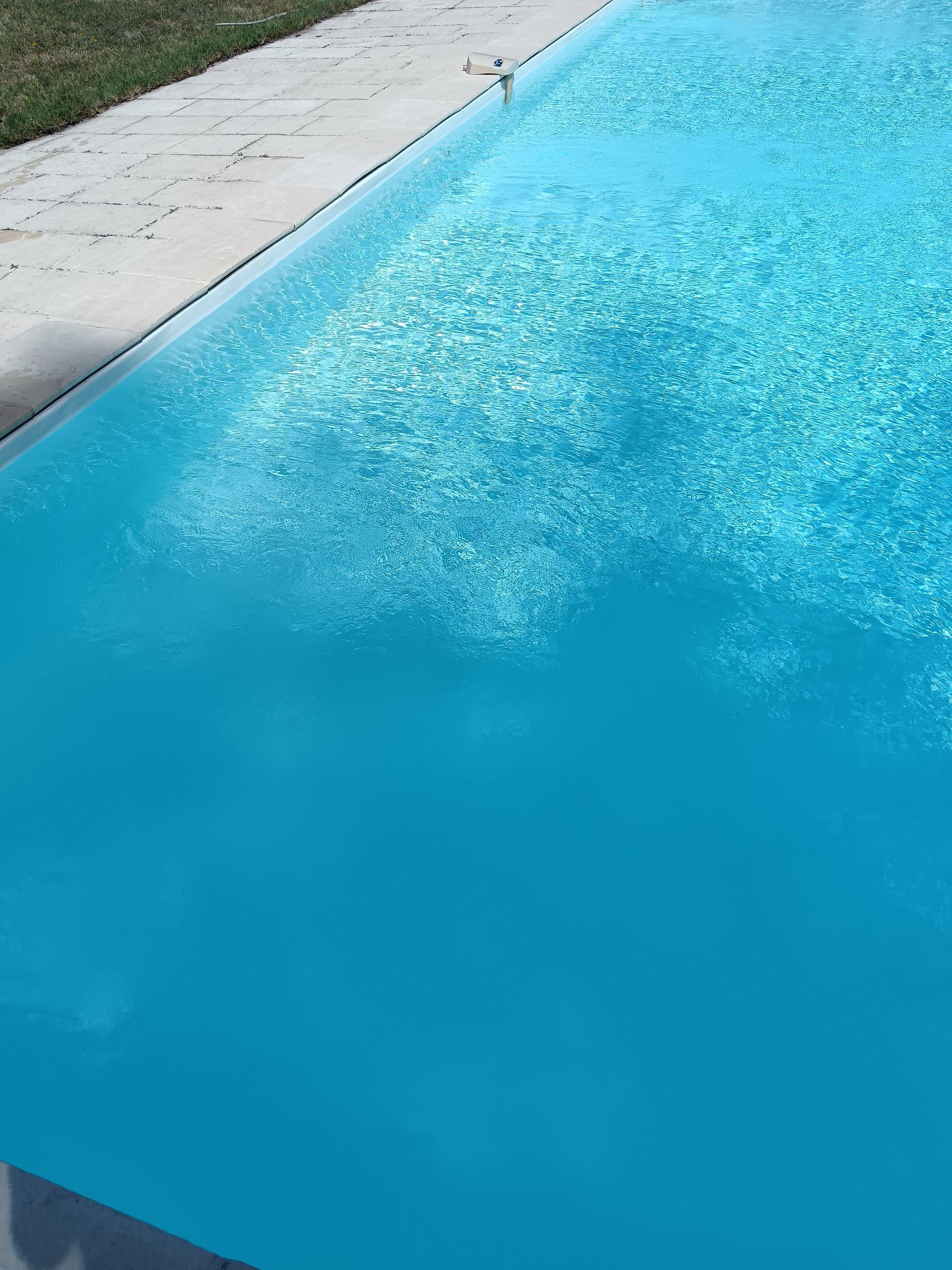 Eau de piscine limpide