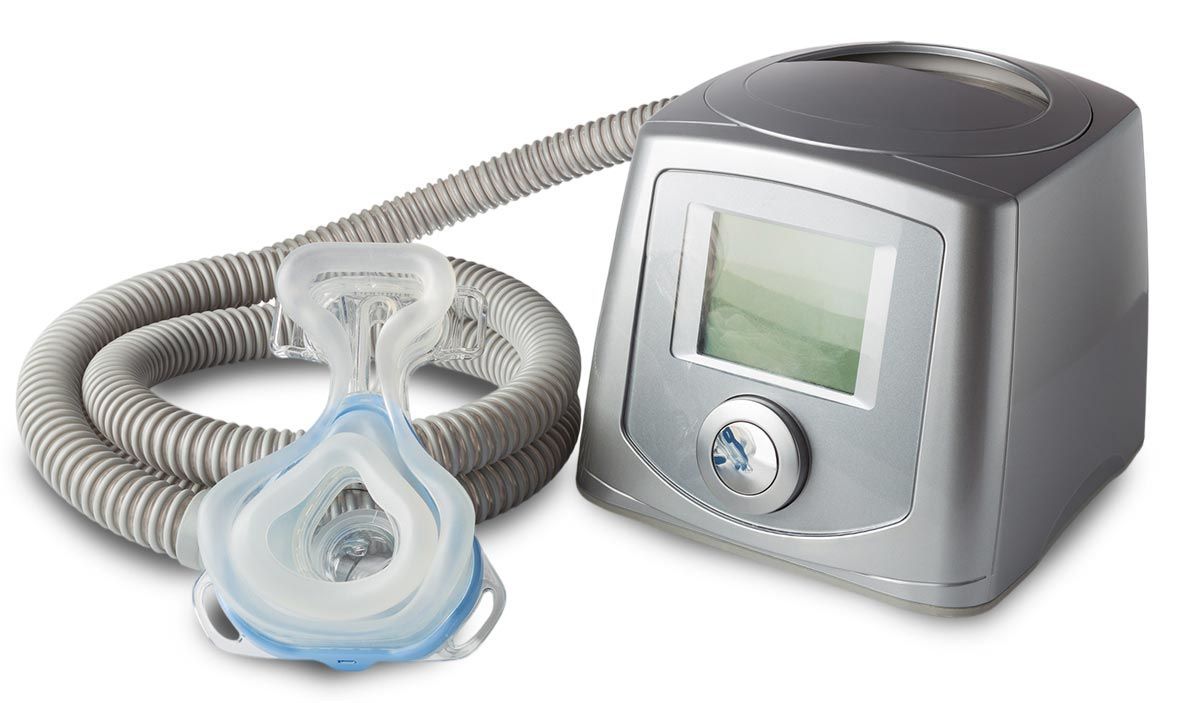 Una máquina CPAP con una máscara adjunta