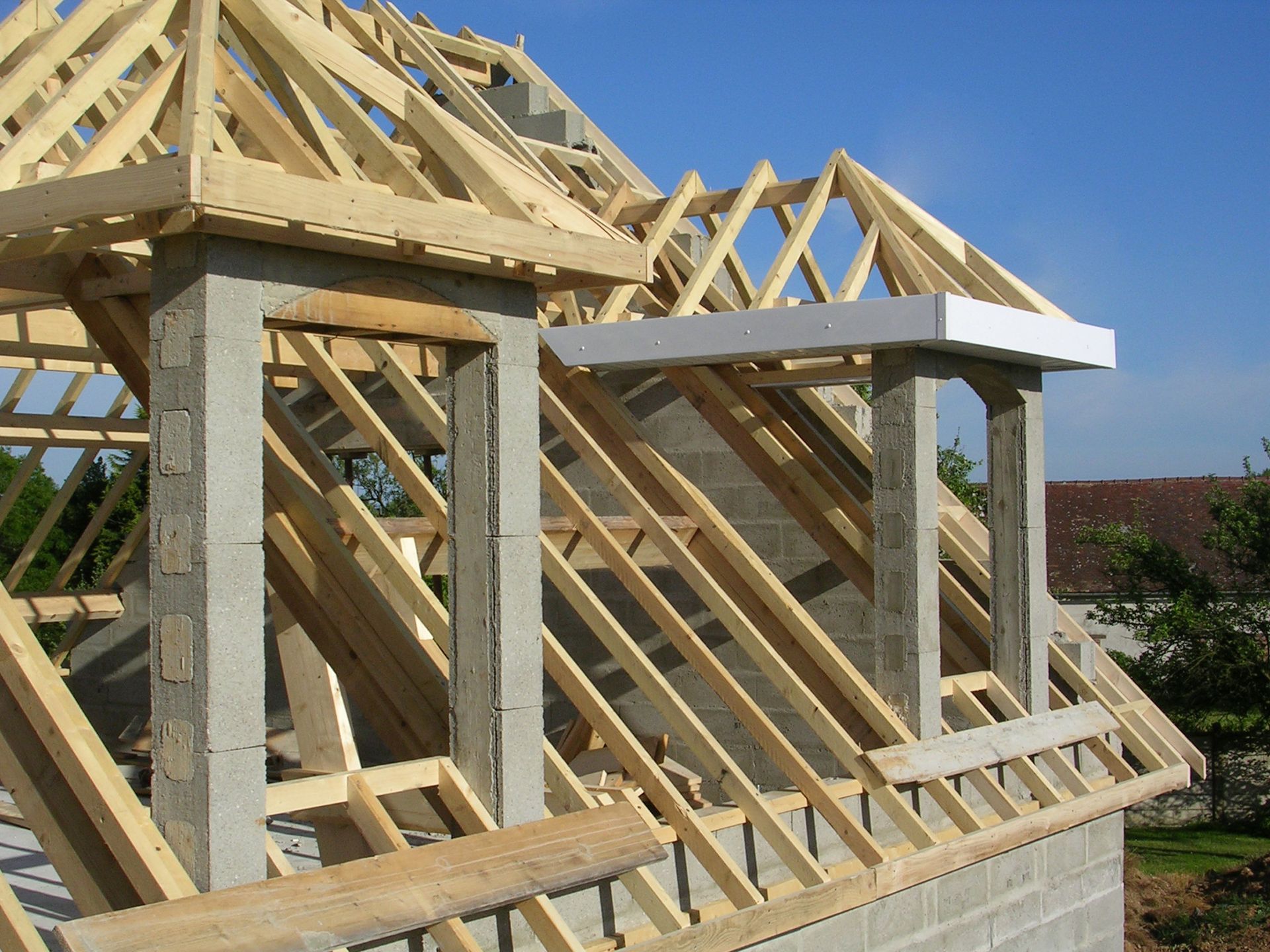 Surélévation d'une maison et modification de la charpente