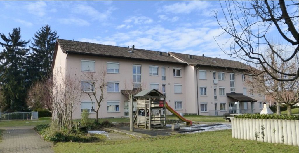 Reinach - von Ost: Bachstr. 9+7, dazu Kinderspielplatz