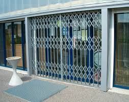 Rideau métallique de sécurisation de magasin par Abaque Service