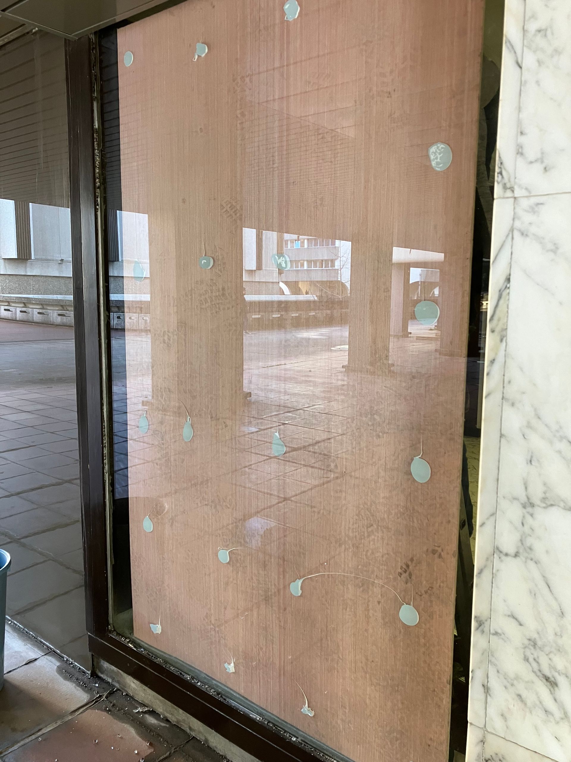 mise en sécurité avec un contreplaqué