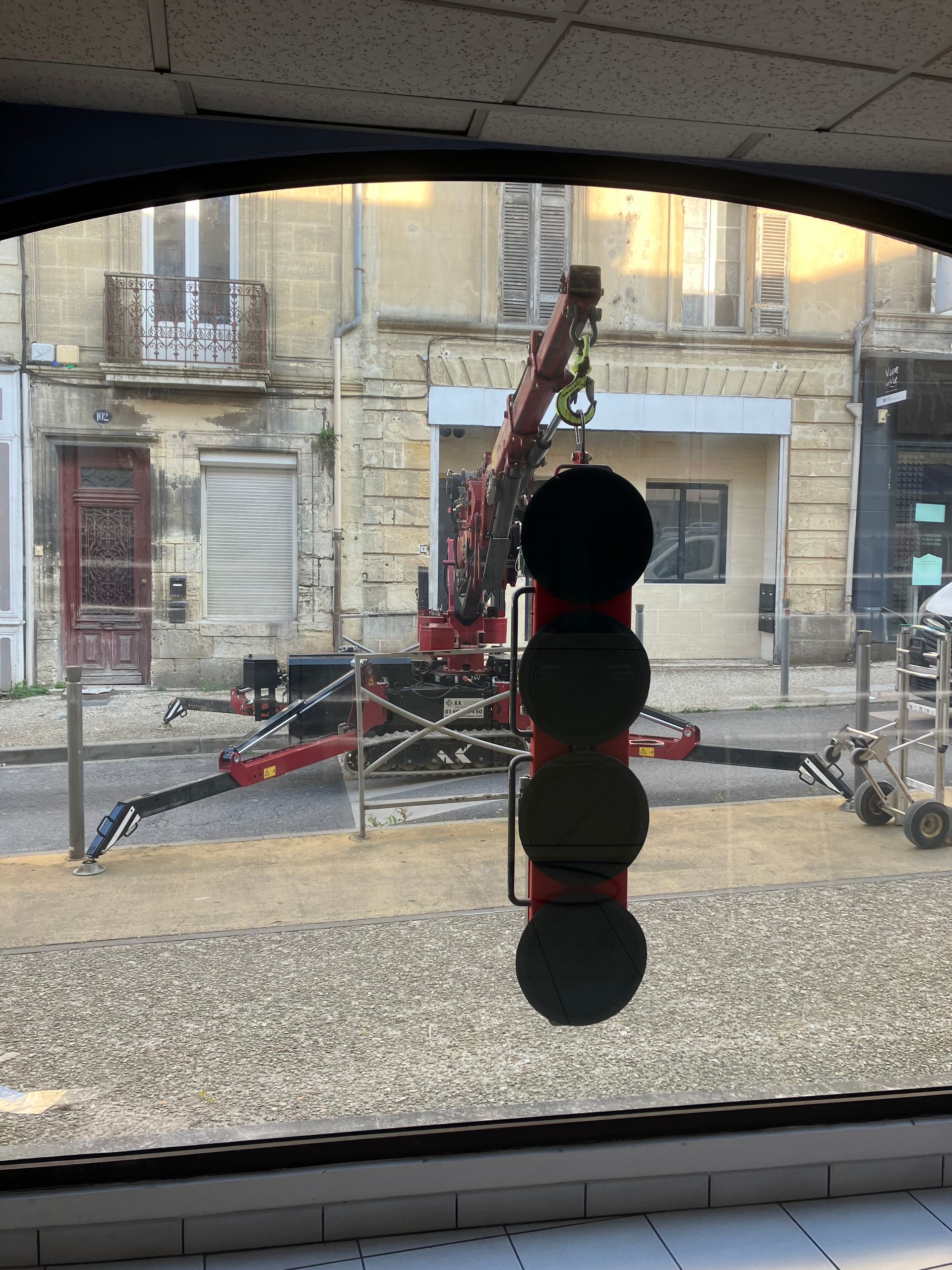 Pose d'un verre pour une vitine de magasin