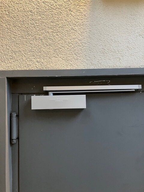 Battant de porte par Abaque Service