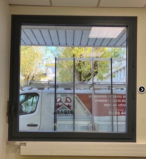 Fenêtre en aluminium posée par Abaque Service