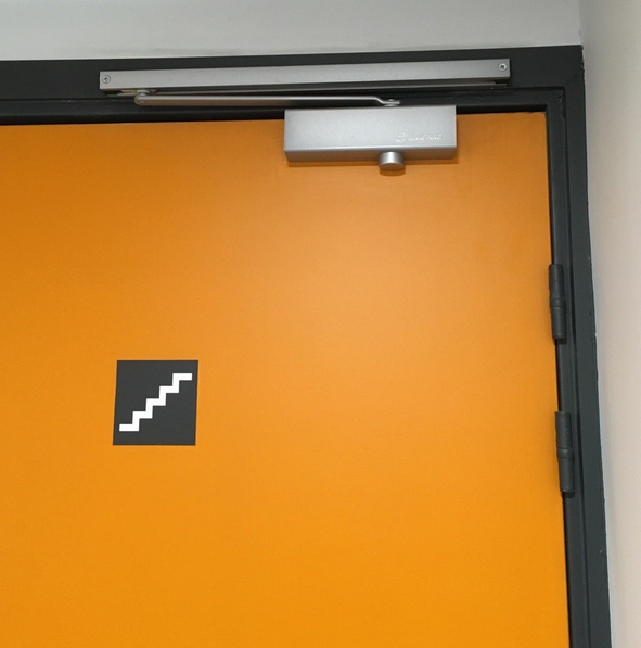 installation d'un ferme porte par notre serrurier