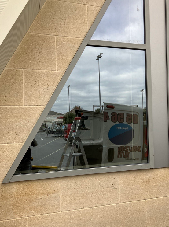 Remplacement d'un double vitrage cassé à l'identique par notre vitrier à Bordeaux