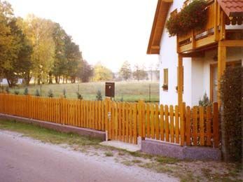 brauner Holzzaun