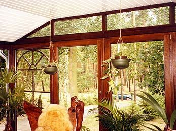 Wintergarten mit Blick auf die Auffahrt