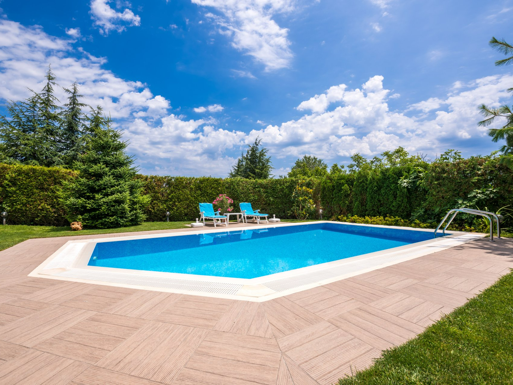 Jardin avec piscine