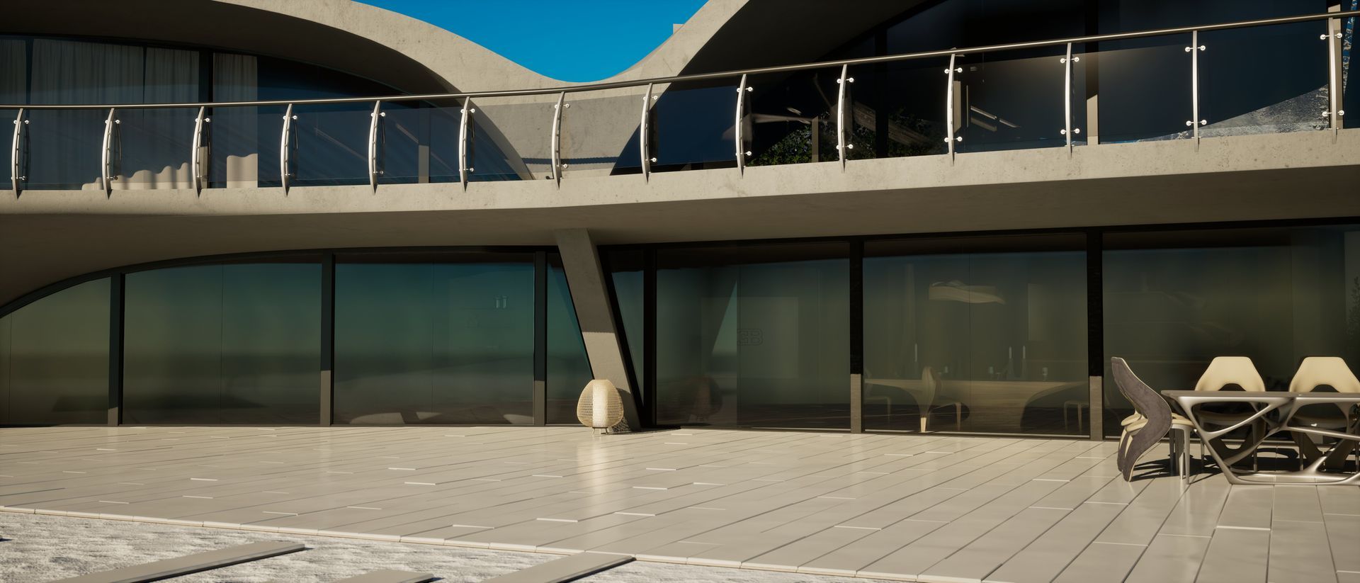 Una casa grande con balcón y piscina delante.