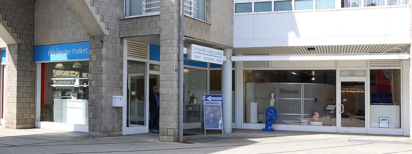 Eine Ladenfront mit einem Schild mit der Aufschrift 