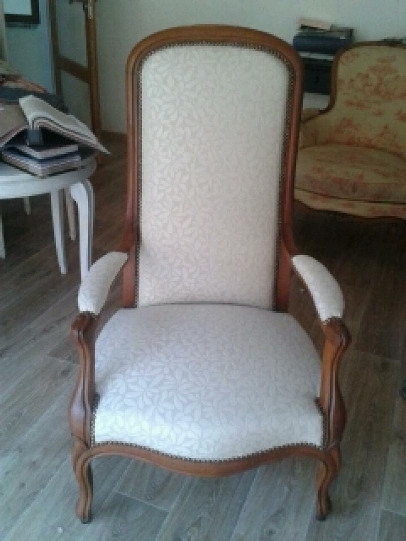 Grand fauteuil ancien blanc et en bois