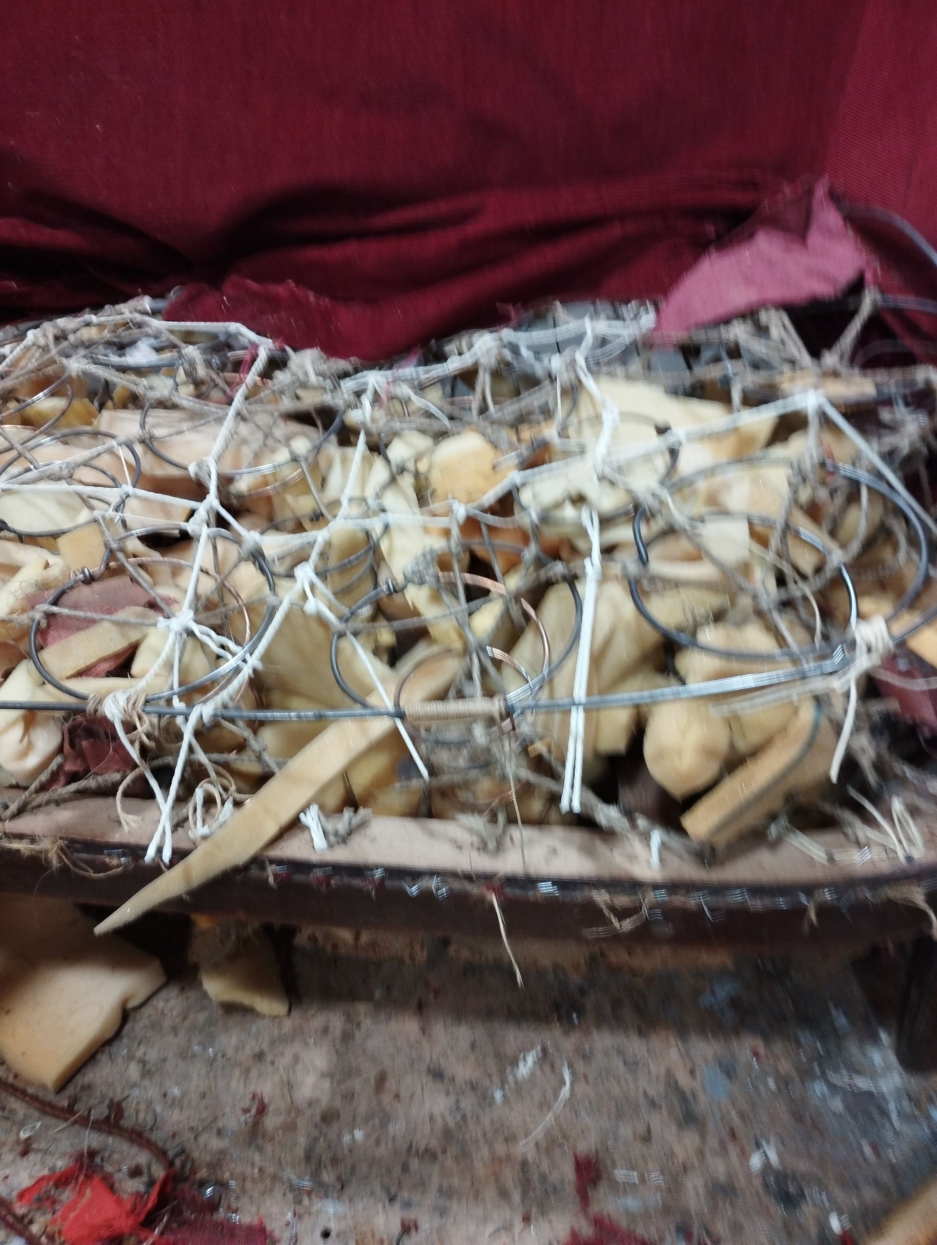 Assise du canapé rouge