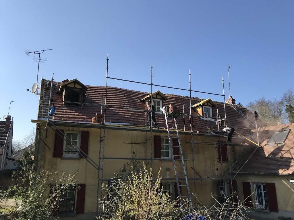 Maison avec échafaudage