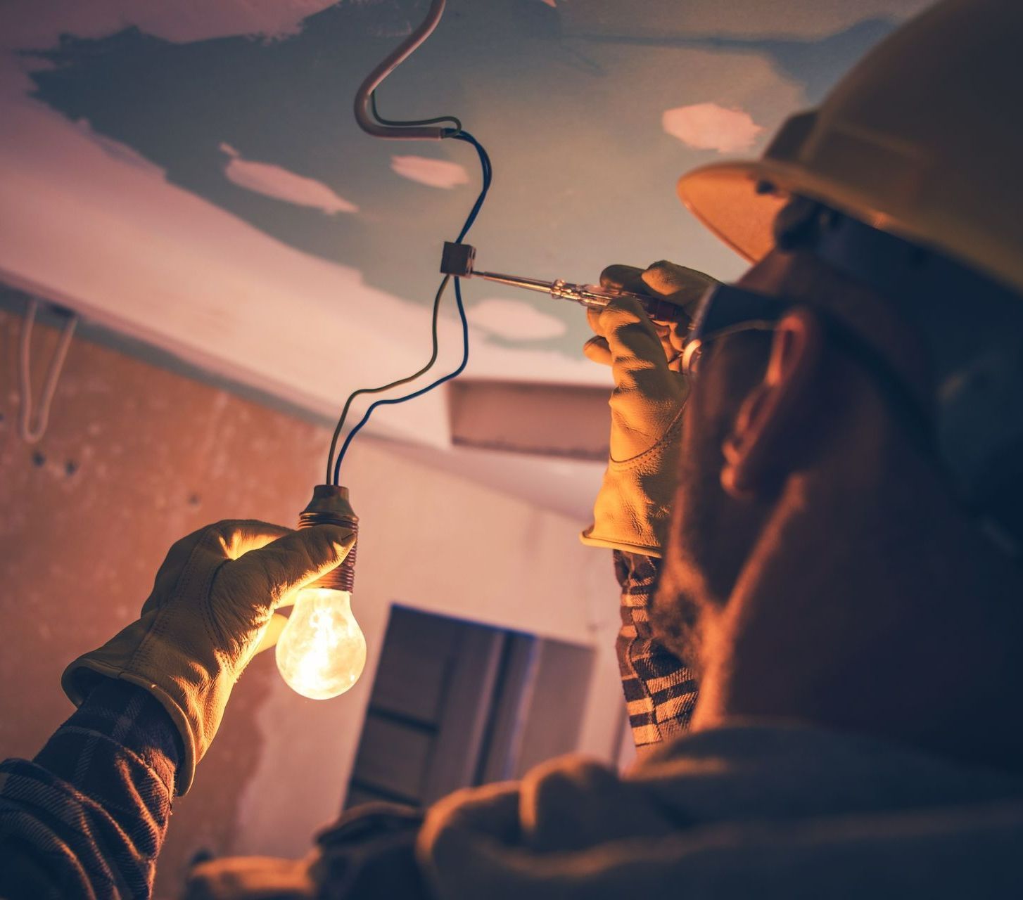 Installation d'une lampe de plafond