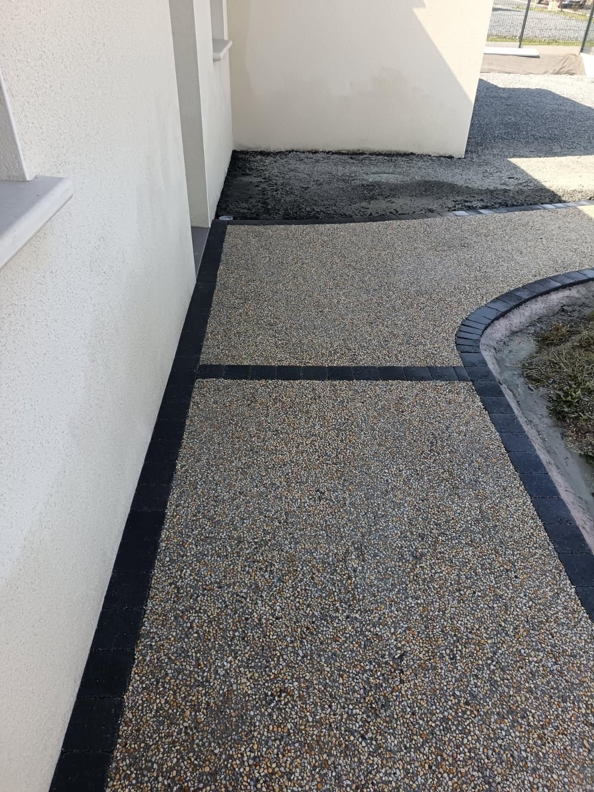 Béton désactivé pour faire une allée.