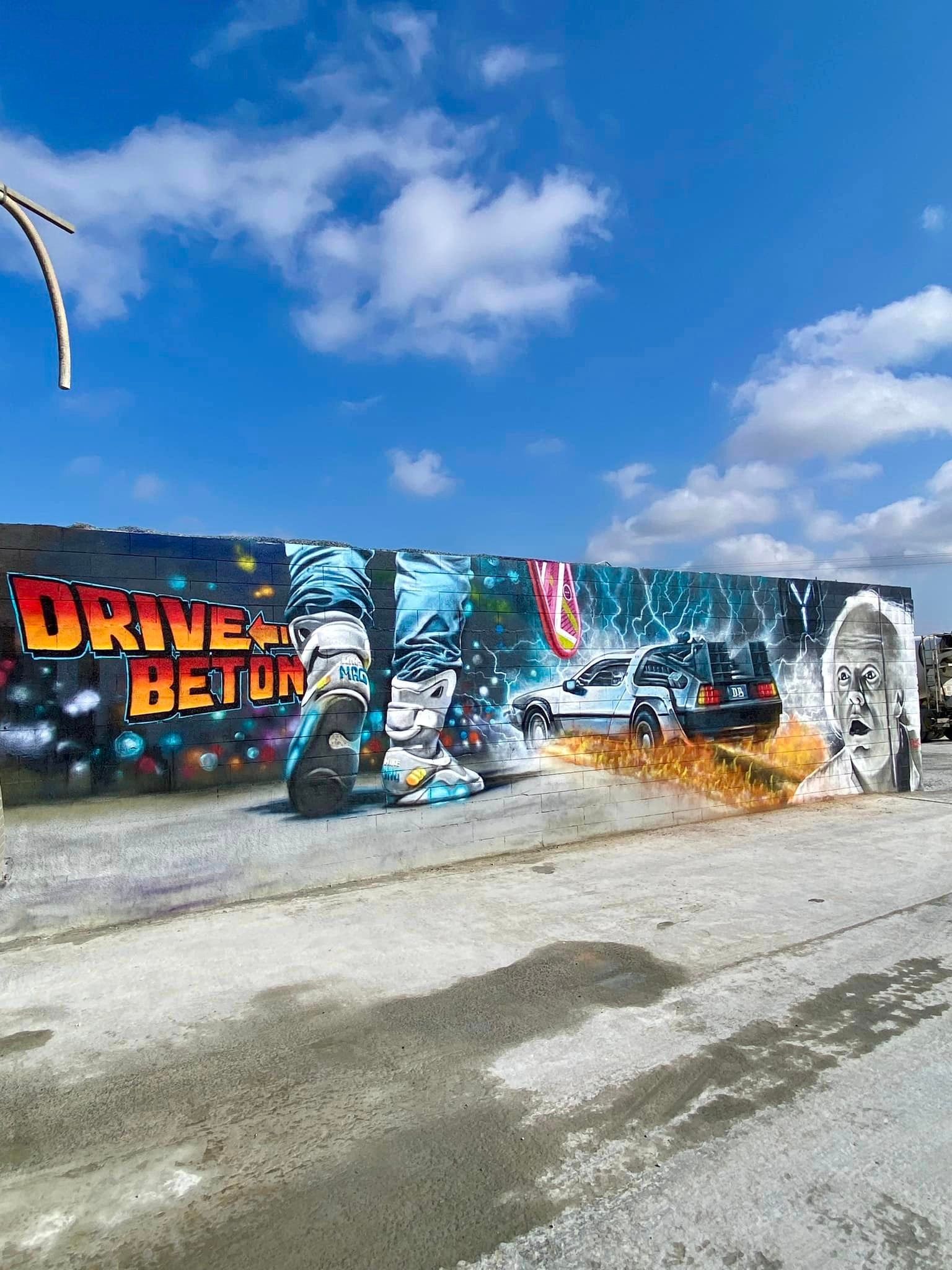 Fresque murale de Drive Béton sur le thème de Retour vers le futur