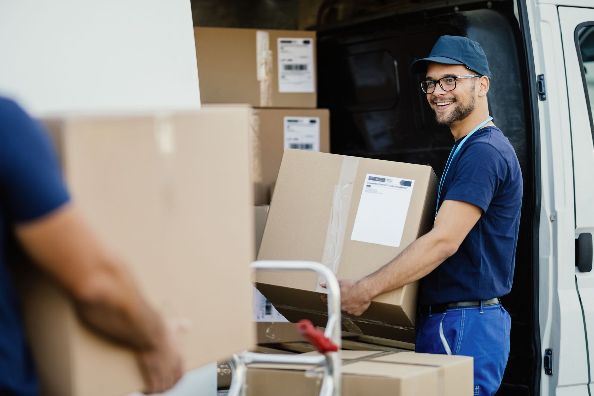 Rangement de cartons dans un camion