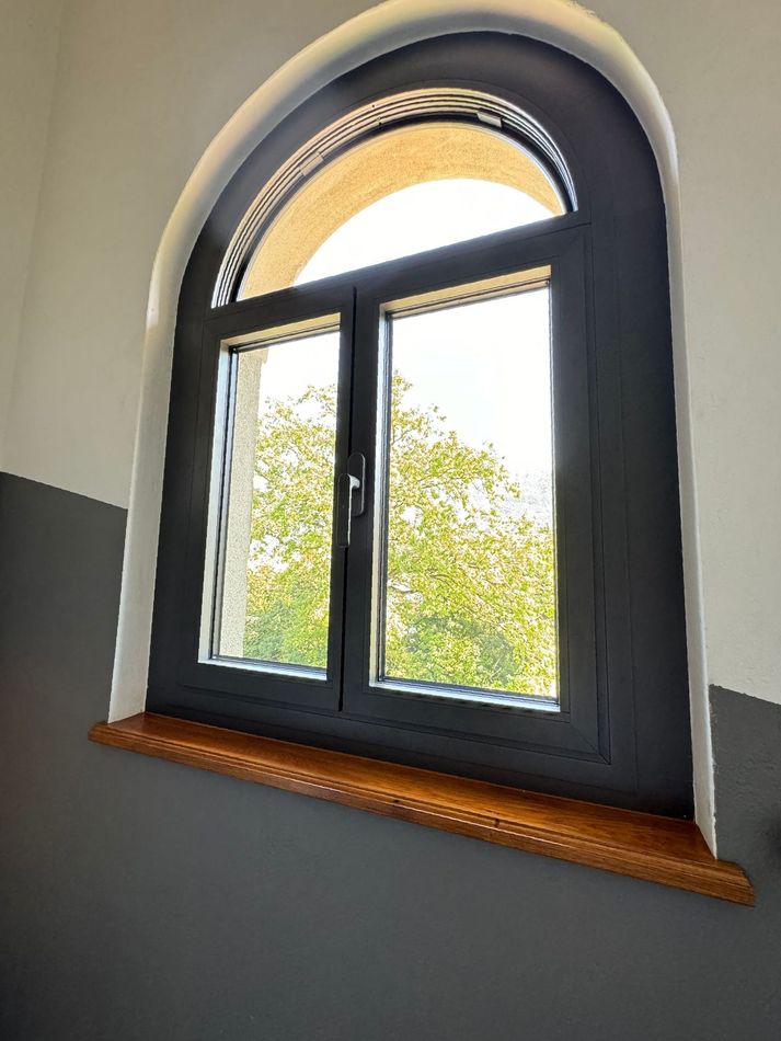 Une fenêtre avec des bords arrondis