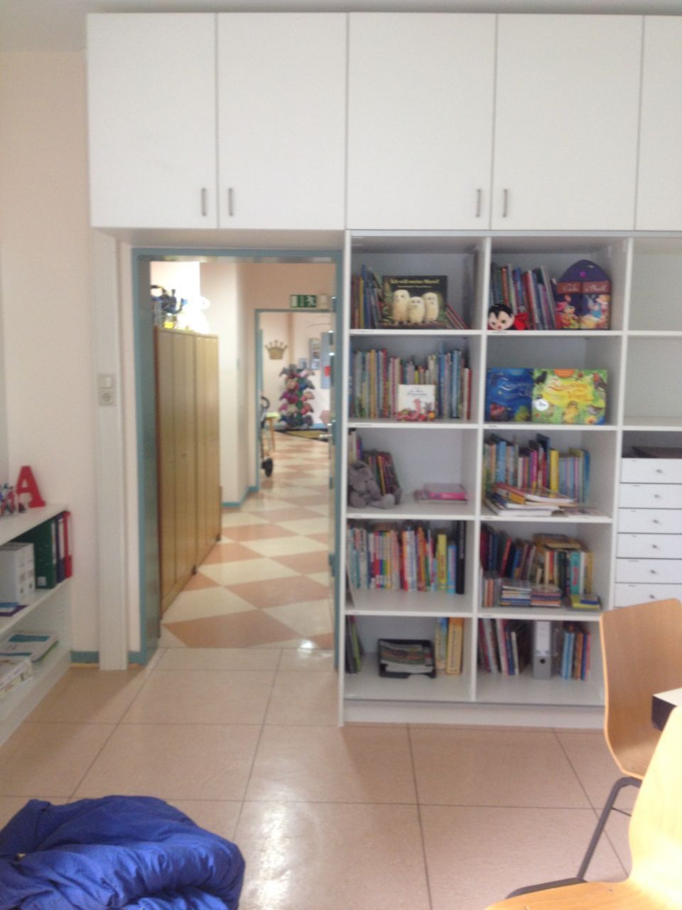 Hochschrank in einem Büro