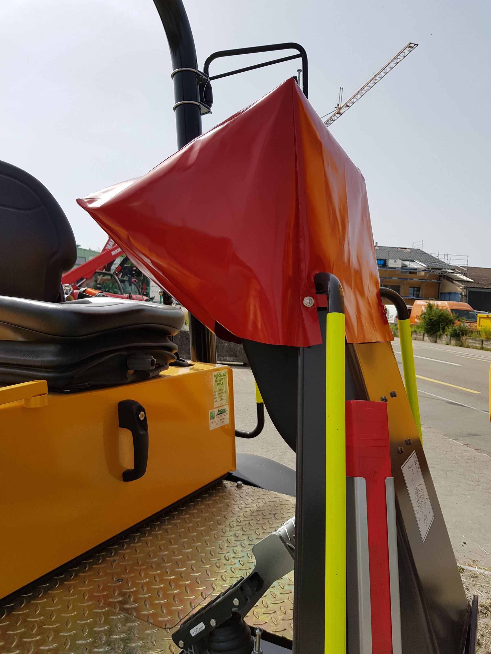 Abdeckung für Steuerstand in Baumaschine