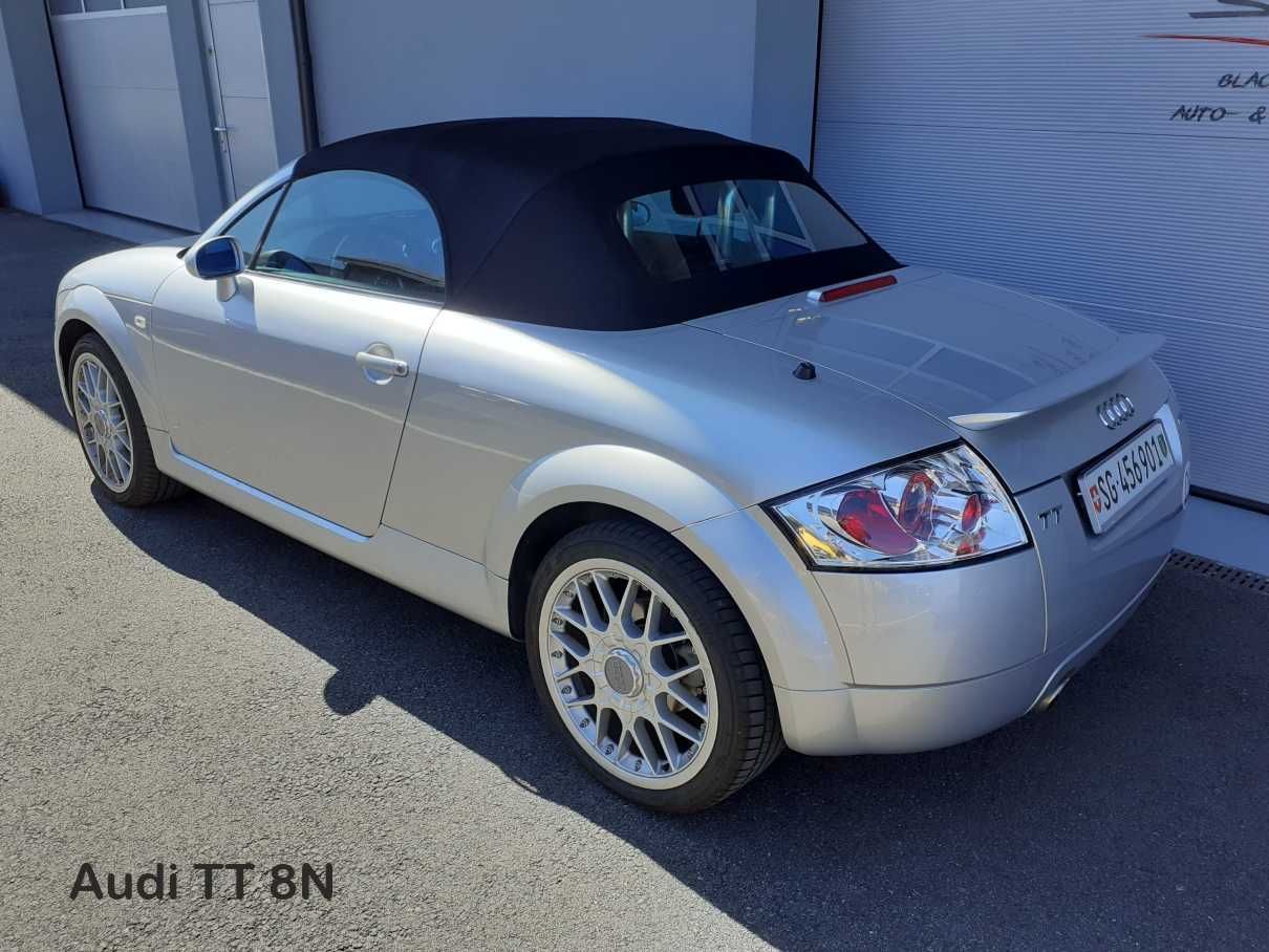 Silbernes Audi TT Coupé mit schwarzem Stoffverdeck