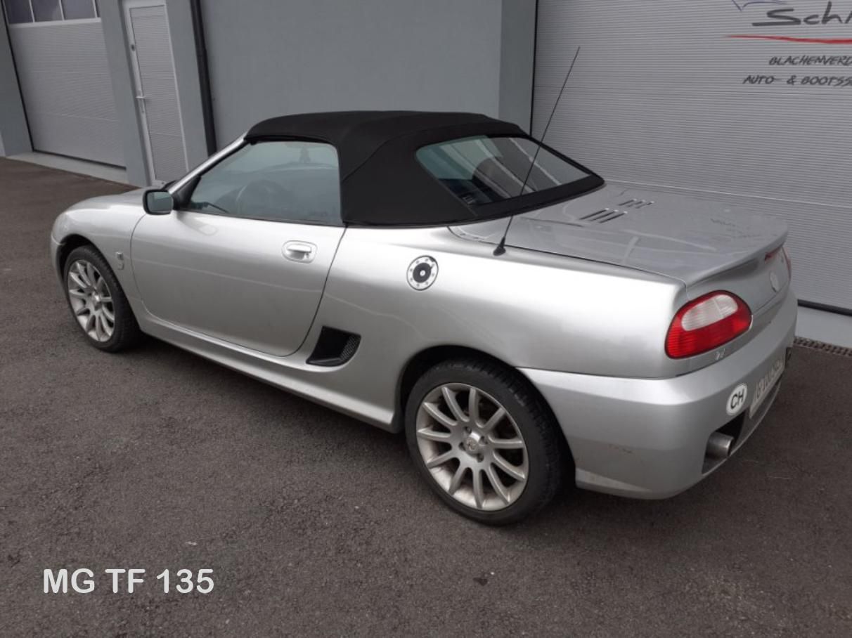 Silberner MG TF 135 Cabriolet-Sportwagen