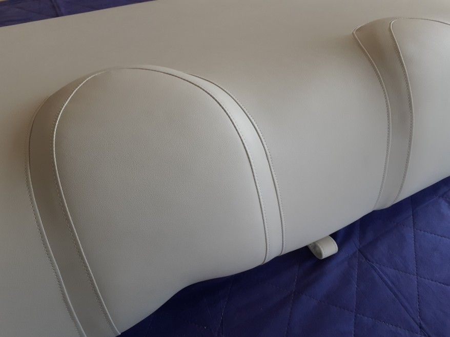 Motorraumabdeckung in Kunstleder weiss für Motorboot