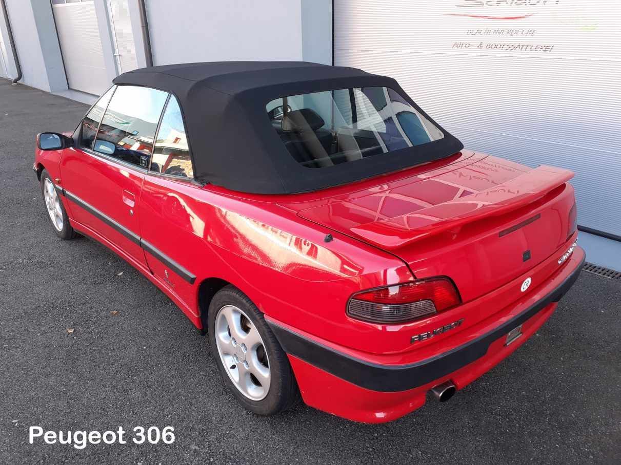 Rotes Peugeot 306 Cabriolet