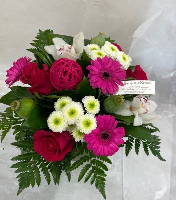 Bouquet rond avec roses rouges