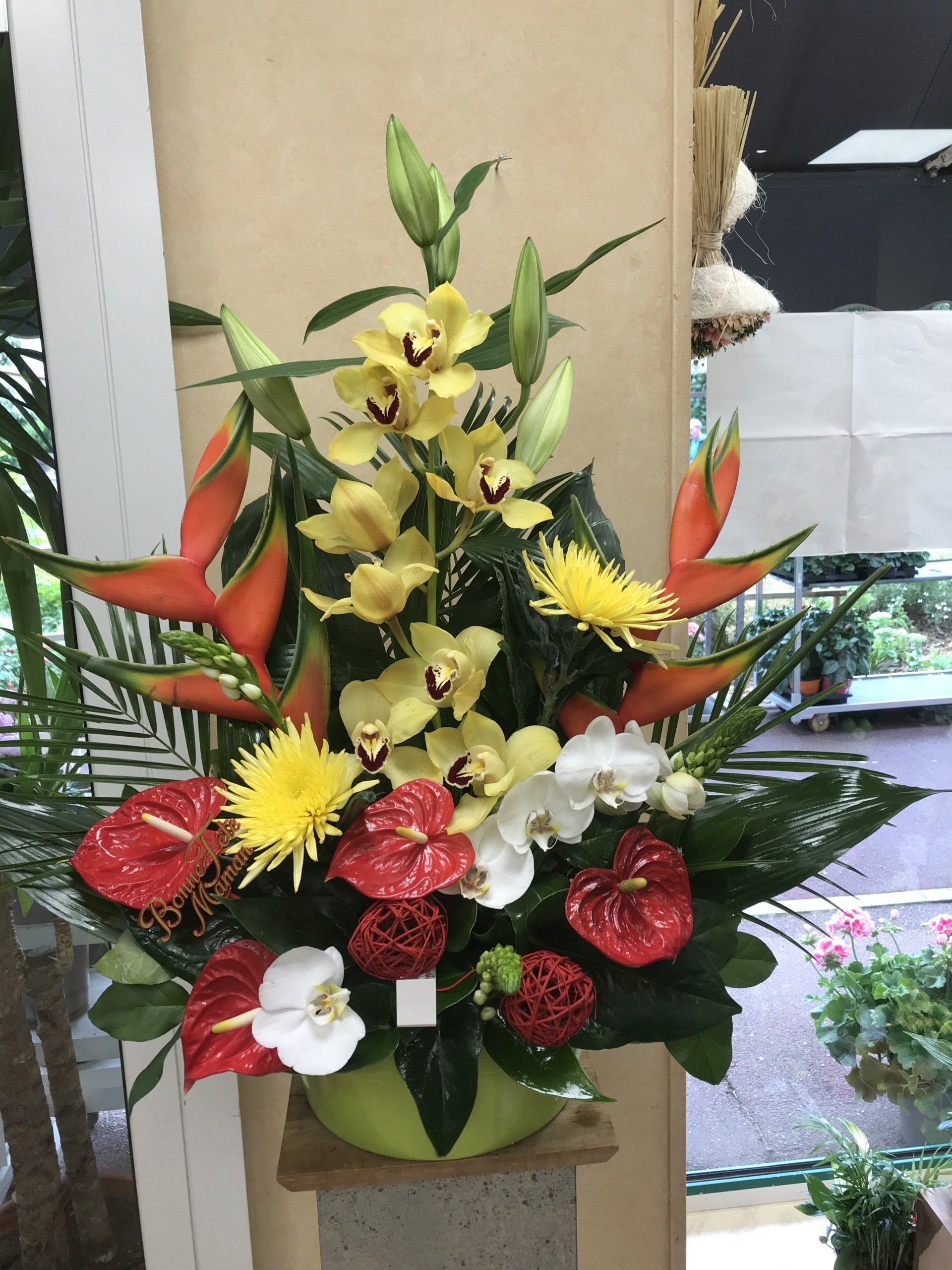 Composition en hauteur jaune et orangée