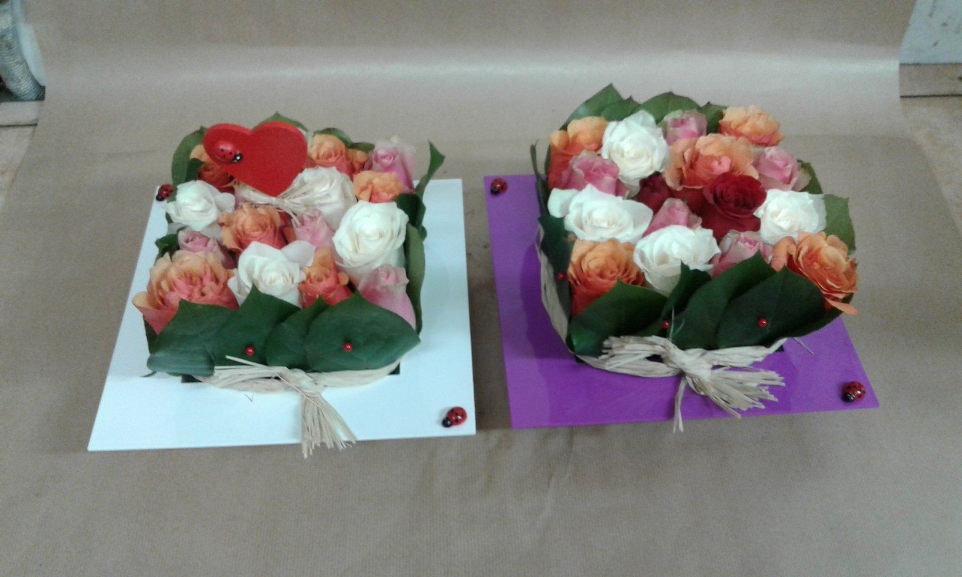 Large choix de roses colorées