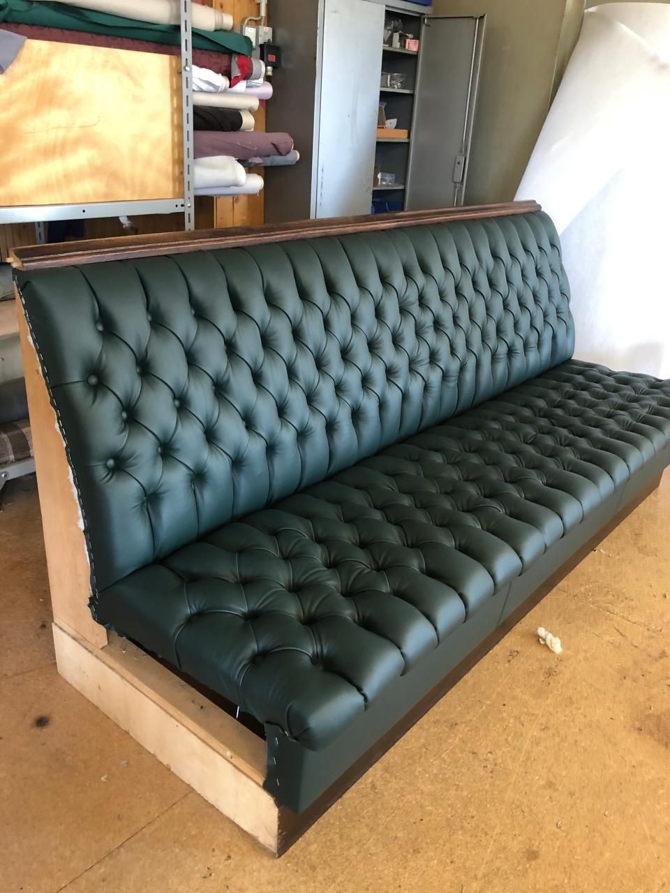 Essbank mit Lederbezug