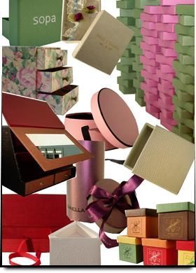 Un collage de cajas con una que dice sopa.