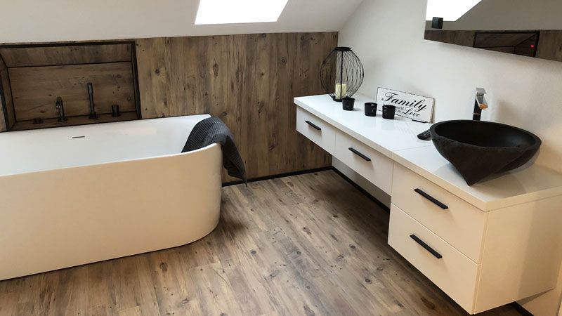 Sanitär, Neubau mit schräge im Badezimmer