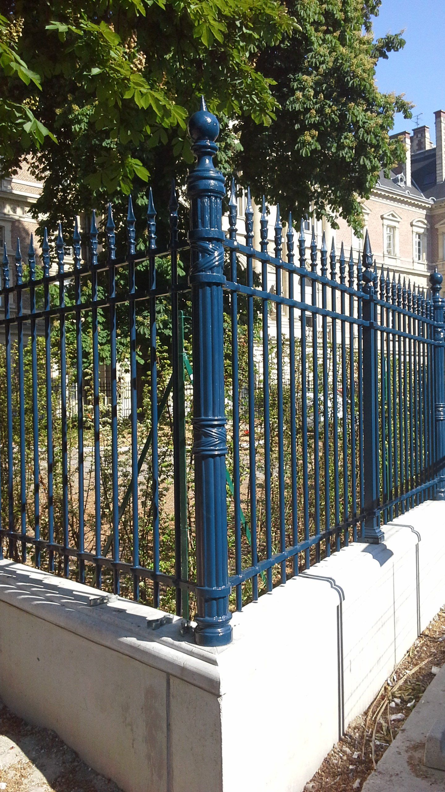 Clôture bleue métallerie