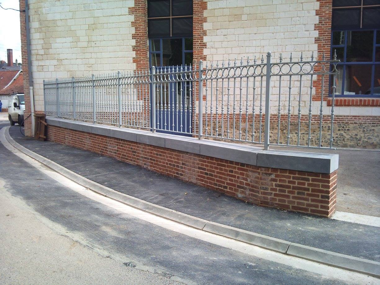 Grillage métallique gris