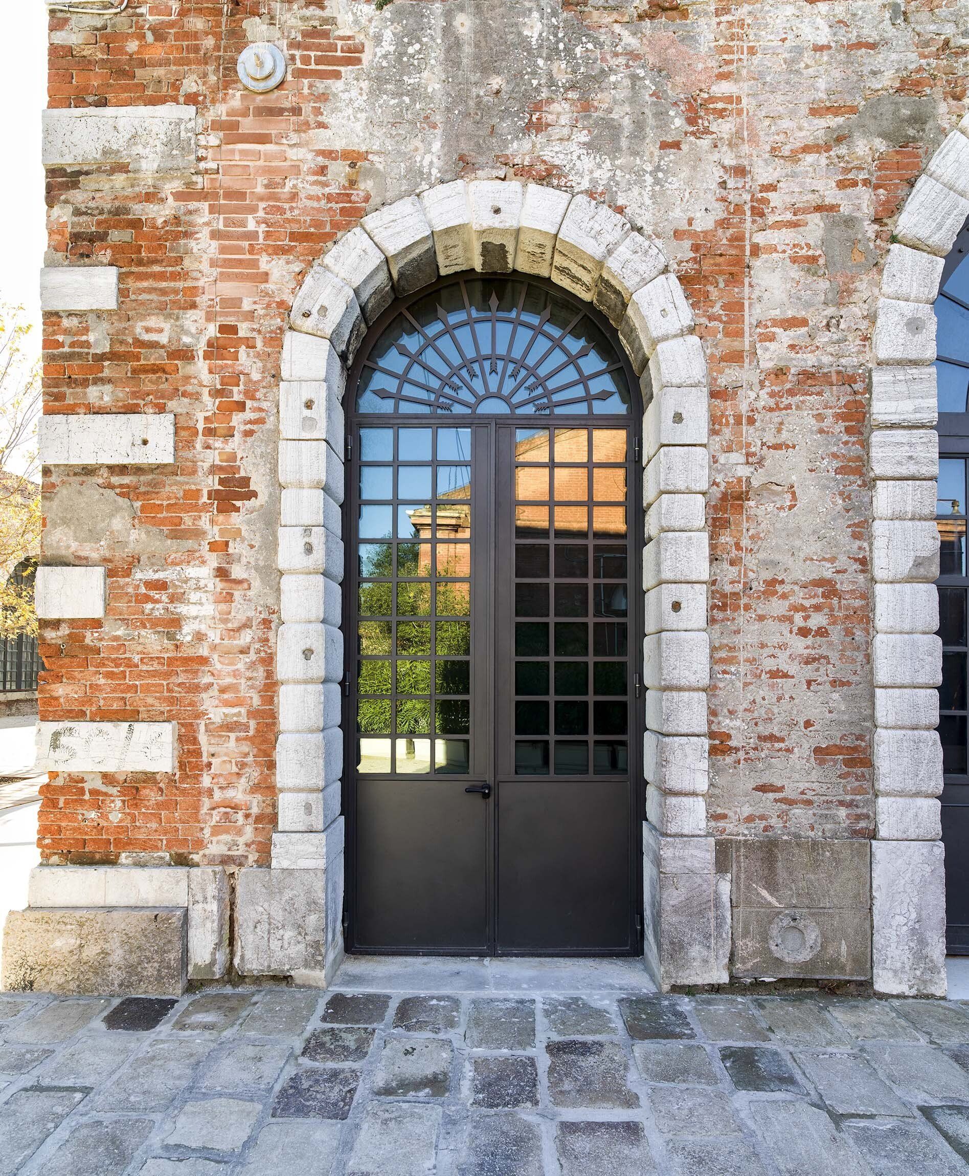 Pose de porte vitrée extérieure