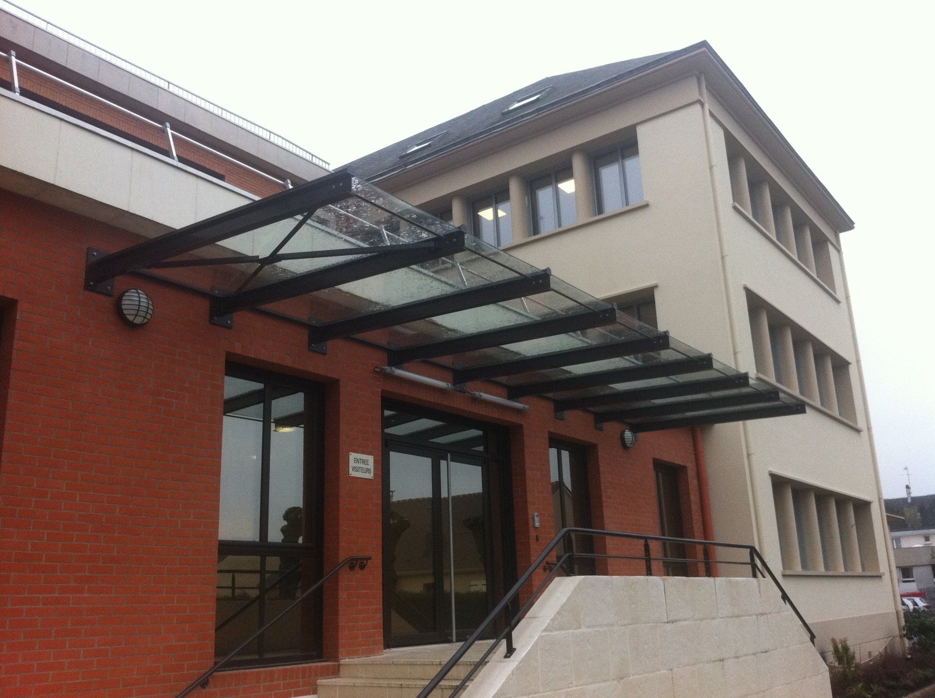 Auvent verre et métal