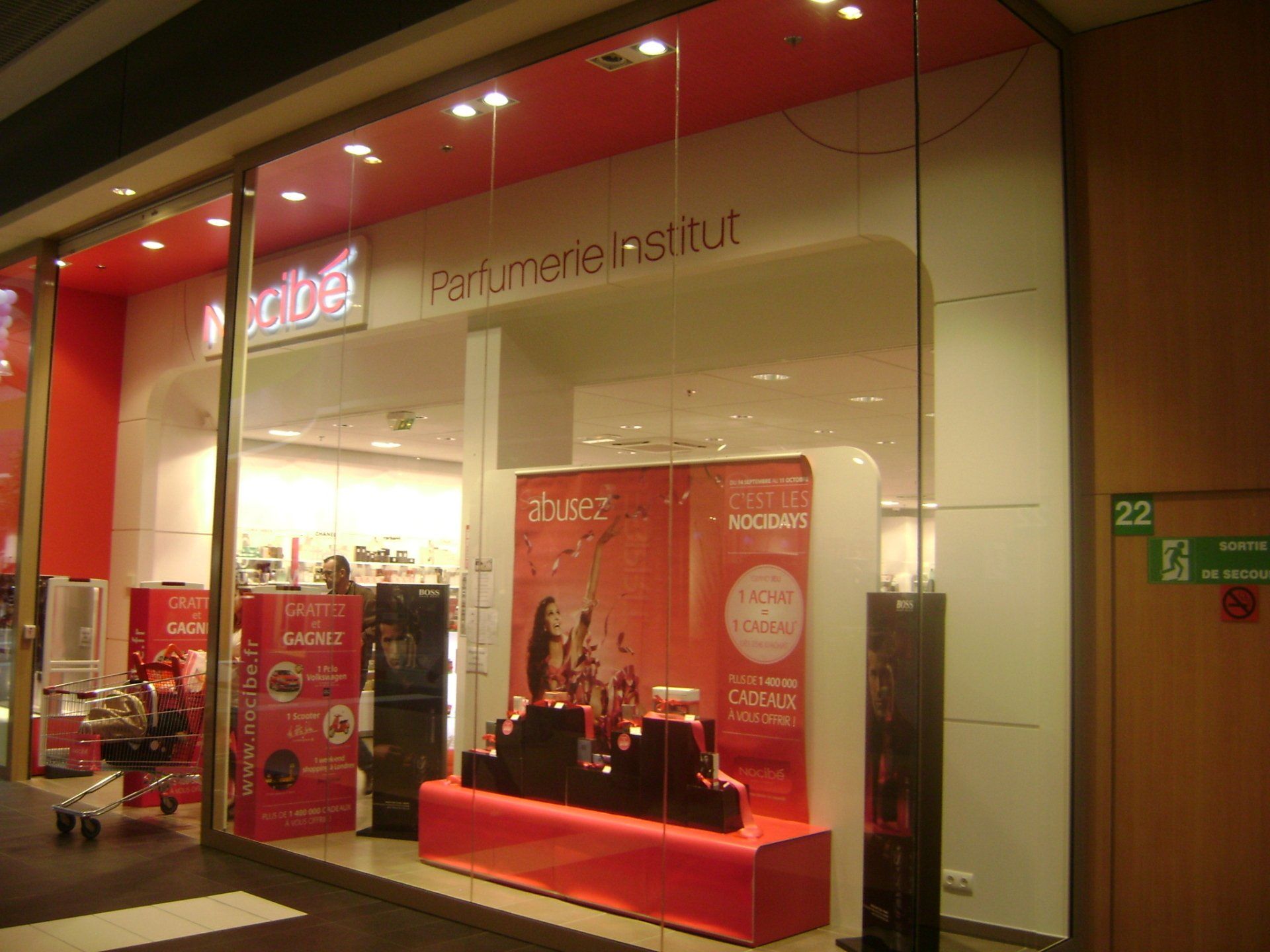 Façade rideau magasin