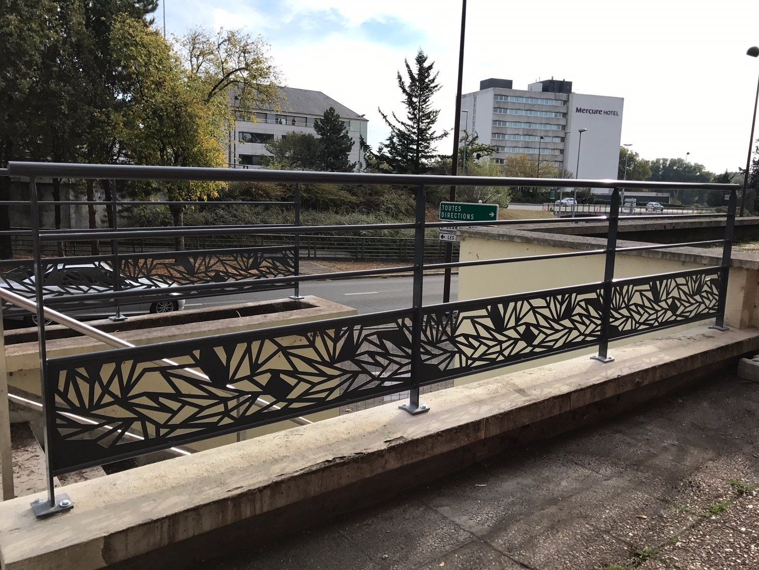 Ferronnerie barrière moderne