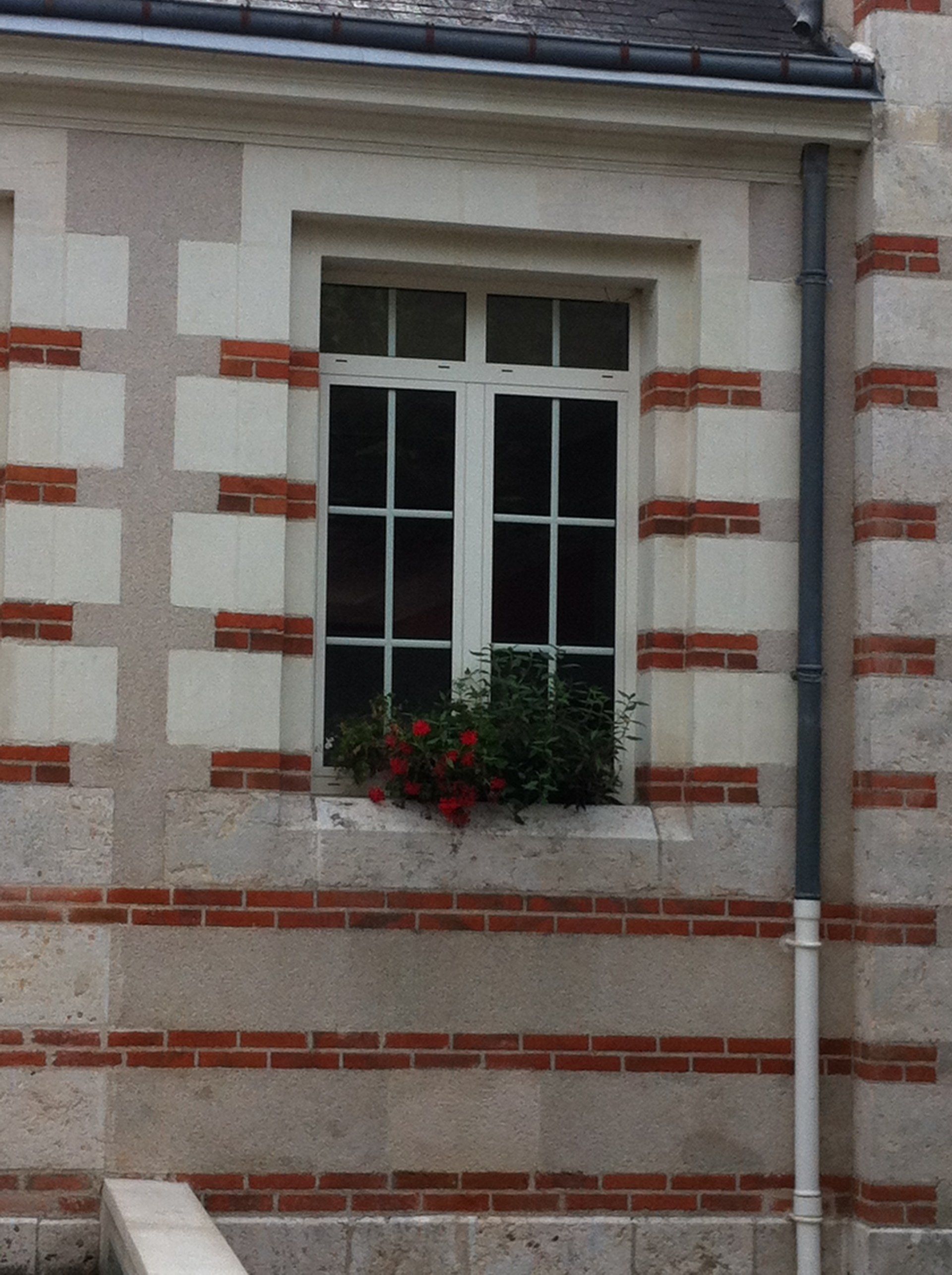 Fenêtre adaptée au bâtiment