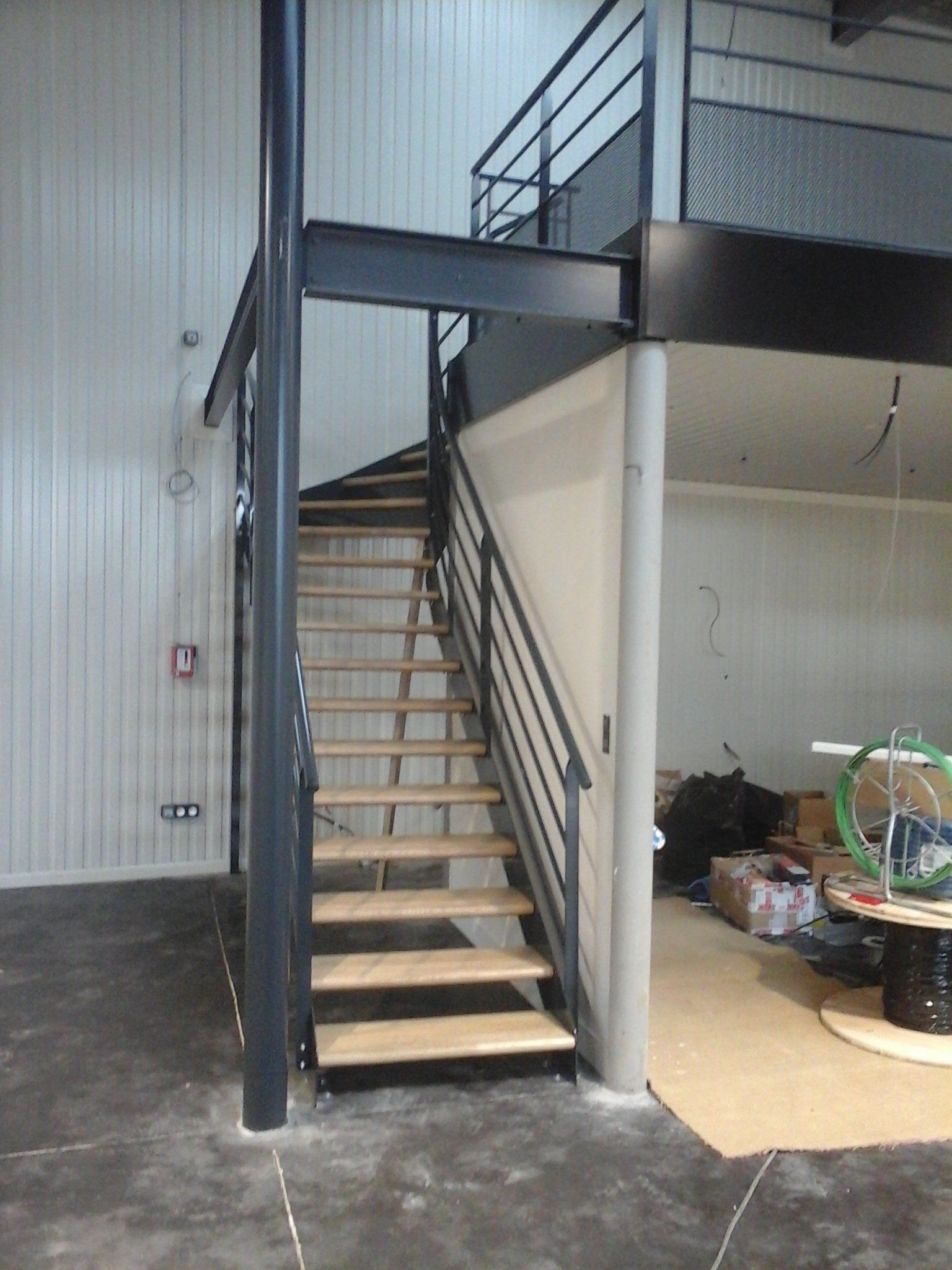 Escalier métal noir