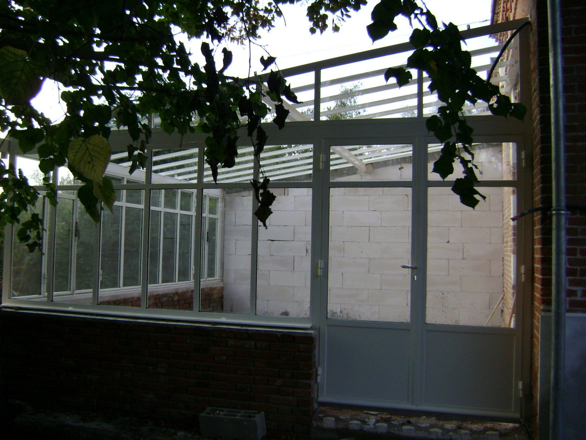 Veranda blanche sur le côté